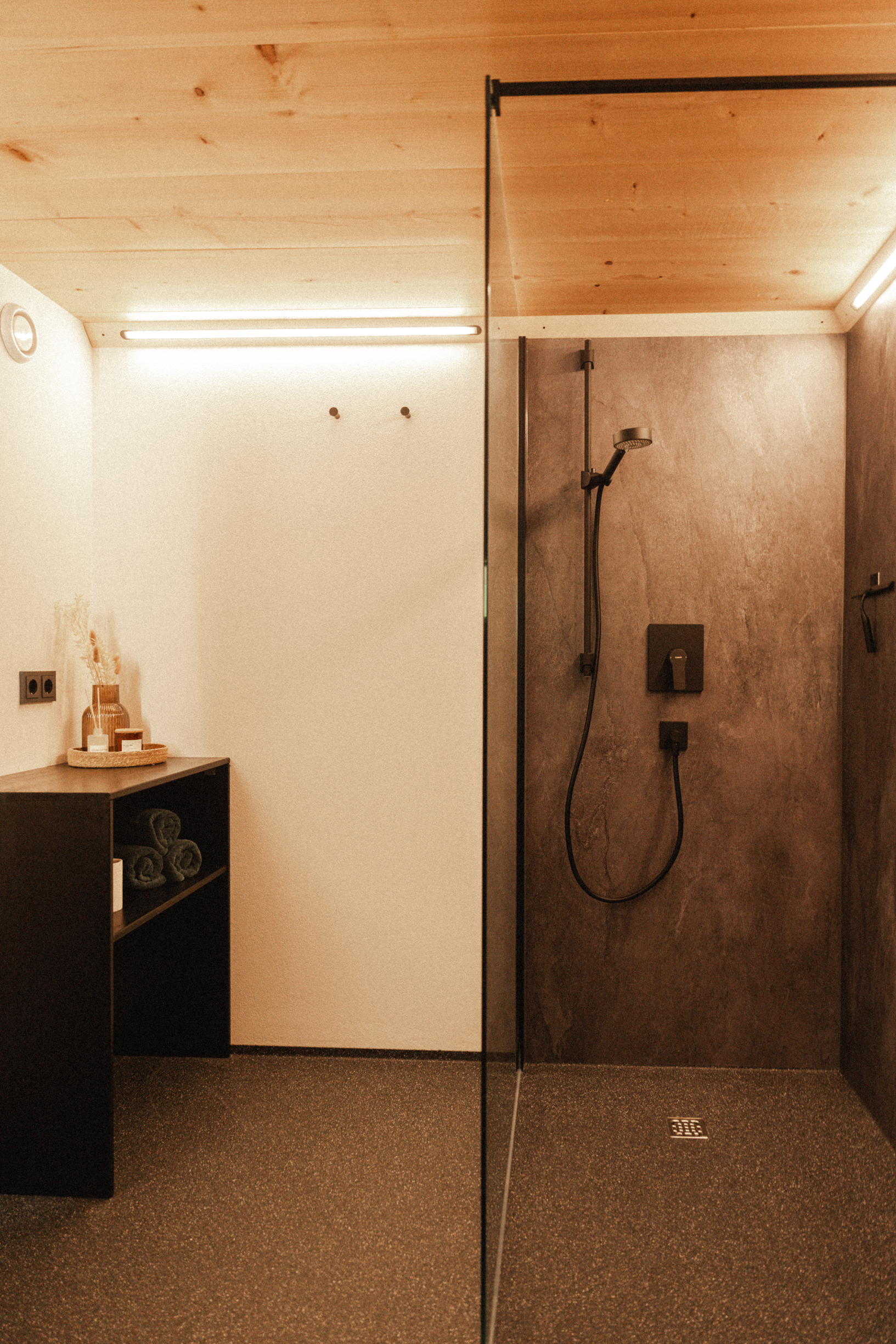 241230_Beerenhus_Ferienwohnung_Ünschenspitze_Bad_klein (1 of 2)