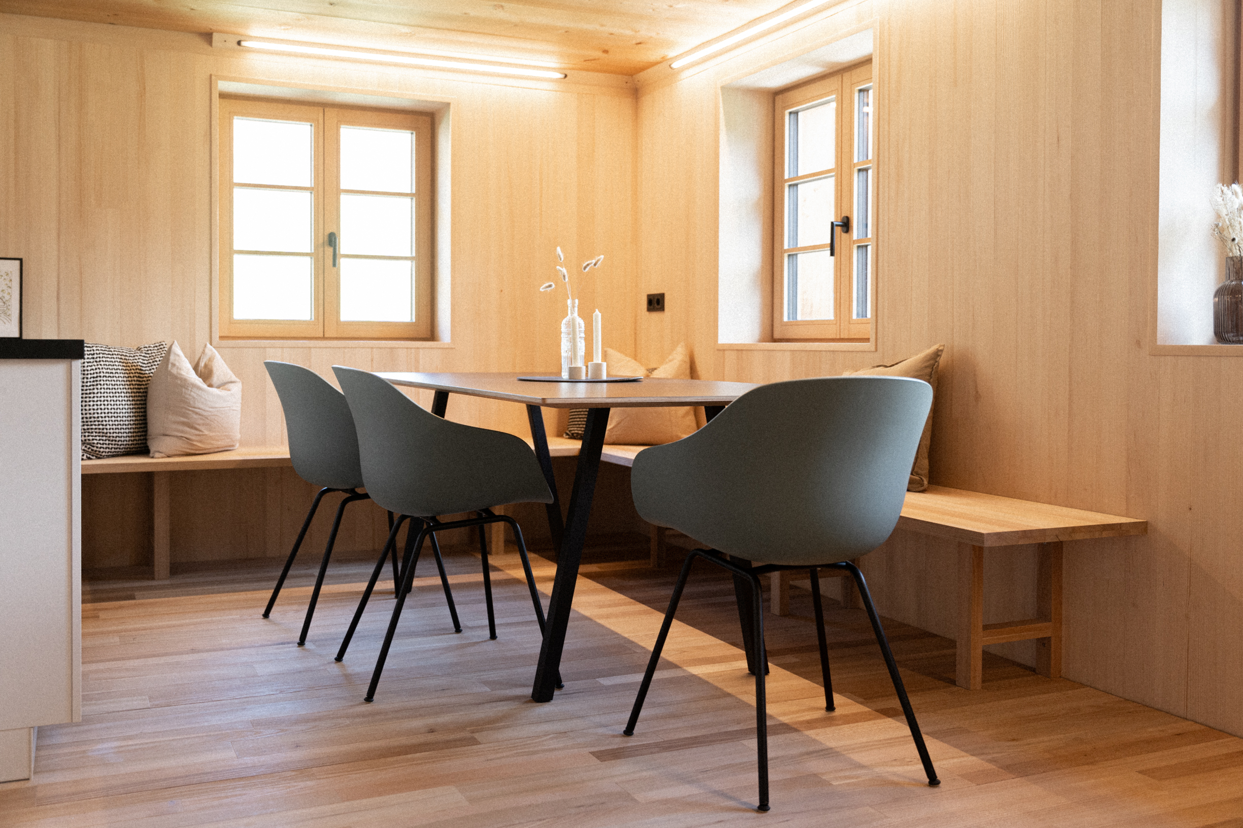 241230_Beerenhus_Ferienwohnung_Ünschenspitze_Eckbank_klein (1 of 3)